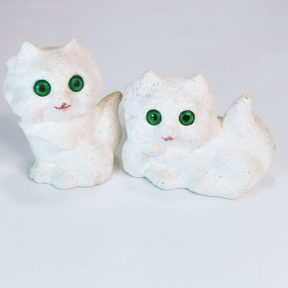 Vintage White Chalkware Cat Figurines Pair Green Eyes 3” Kitsch Decor